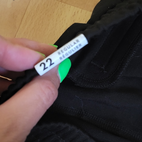 Reitmans slim leg regular length pant, size 22 - Picture 4 of 8